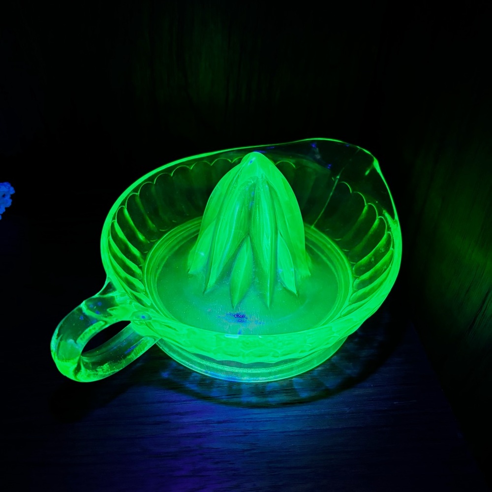 URANIUM Green Depression Glass Citrus Reamer/Juicer 1930’s